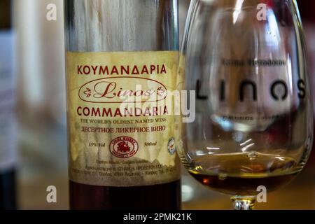 Commandaria è probabilmente il marchio più antico per i vini. Il termine probabilmente risale al comandante che il re britannico il Lionheart mantenne a Cipro dopo aver venduto l'isola ai Cavalieri Templari. Omodos, Cipro Foto Stock