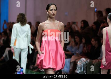 Madrid, Spagna. 13th Apr, 2023. Un modello cammina sulla pista alla sfilata di moda Zottier durante la presentazione della 'Collezione Z2' alla settimana della moda di Madrid a Madrid. (Credit Image: © Atilano Garcia/SOPA Images via ZUMA Press Wire) SOLO PER USO EDITORIALE! Non per USO commerciale! Foto Stock