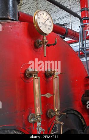 Red Tinker Shenton boiler, makers Hyde, a Queens Mill, Burnley, Lancs, Inghilterra, Regno Unito Foto Stock