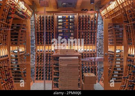 Bottiglie di vino nella cantina del ristorante Wickanninish Inn, Tofino, Canada. Foto Stock