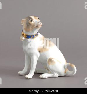 Figura di un cane; fabbricato da Meissen Porcellane Factory (Germania), Meissen Porcellane Manufactory (Germania); dopo Johann Joachim Kändler (Germania, 1706-1775); Germania; pasta dura porcellana, smalto vetroso, oro Foto Stock