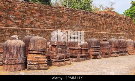 Piccolo stupa buddista del monastero di Udaygiri, Jaipur, Odisha, India. Foto Stock