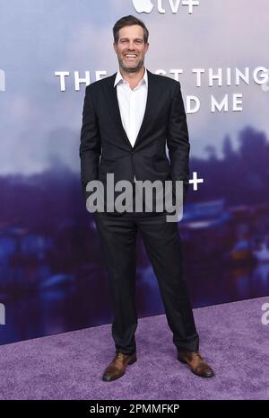 California, Stati Uniti. 13th aprile 2023. Geoff Stults arriva alla Premiere di Los Angeles "The Last Thing He Tached Me" al Bruin Theatre di Westwood, California. © Lisa OConnor/AFF-USA.com/Alamy Notizie dal vivo Foto Stock