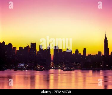 1996 storico dello skyline di midtown Fiume Hudson MANHATTAN NEW YORK CITY USA Foto Stock