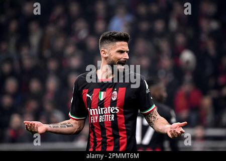 Olivier Giroud di AC Milan si è fatto un gesto durante la partita di calcio della Champions League tra AC Milan e SSC Napoli allo stadio San Siro di Milano (Italia), A Foto Stock
