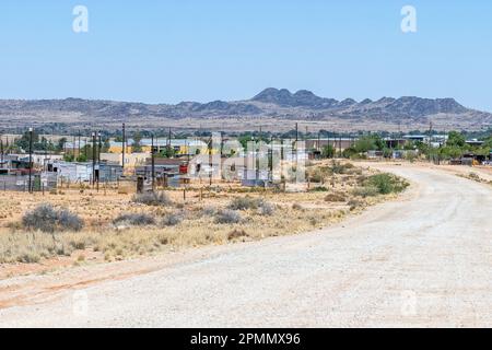 Kenhardt, Sud Africa - Febbraio 28 2023: Case e capanne a Kenhardt nella Provincia del Capo Settentrionale Foto Stock