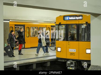U7, U-Bahnhof Mehringdamm, Kreuzberg, Berlin, Deutschland *** Caption locale *** , Berlin, Deutschland Foto Stock