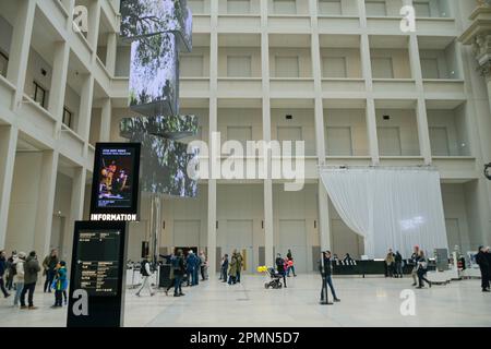 Foyer mit Kosmograf, Humboldt Forum, Schloßplatz, Mitte, Berlino, Germania Foto Stock