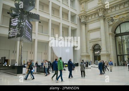 Foyer mit Kosmograf, Humboldt Forum, Schloßplatz, Mitte, Berlino, Germania Foto Stock