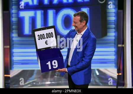 Milano, Italia. 05th maggio, 2022. Milano, 'Affari tuo' broadcast photocall - Amadeus Credit: Agenzia indipendente per le foto/Alamy Live News Foto Stock