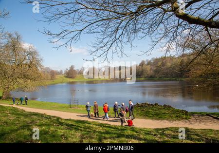 Studley Royal Park vicino a Ripon nel North Yorkshire, Inghilterra. Il sito, che ha un'area di 800 acri, presenta un giardino paesaggistico del XVIII secolo Foto Stock