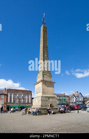 Il monumento Obelisco nella piazza del mercato della città del North Yorkshire di Ripon è stato progettato da Nicholas Hawksmoor e costruito nel 1702 Foto Stock