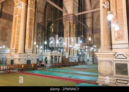 L'architettura all'interno della sala di preghiera della Moschea al-Rifai al Cairo, in Egitto Foto Stock