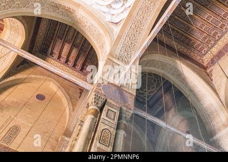 L'architettura all'interno della sala di preghiera della Moschea al-Rifai al Cairo, in Egitto Foto Stock