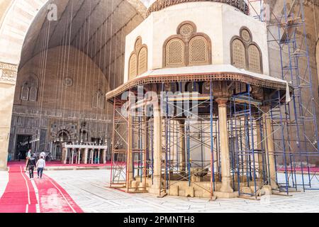 La fontana di abluzione nel cortile della Moschea-Madrasa del sultano Hasan al Cairo, in Egitto Foto Stock