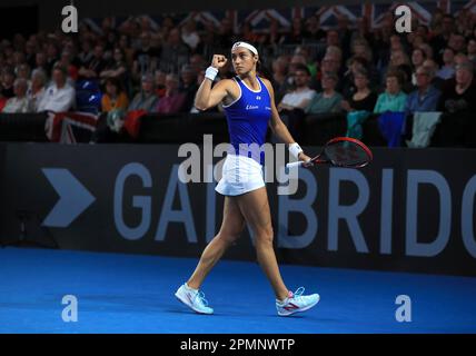 La francese Caroline Garcia celebra un punto durante la partita di qualificazione della Billie Jean King Cup presso la Coventry Building Society Arena di Coventry. Data immagine: Venerdì 14 aprile 2023. Foto Stock