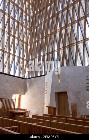 Abu Dhabi, Emirati Arabi Uniti. 06th Apr, 2023. La Abrahamic Family House, che comprende una moschea, una chiesa e una sinagoga, nonché un forum per imparare e scambiare informazioni sulle tre religioni monoteiste, si trova ad Abu Dhabi, negli Emirati Arabi Uniti, il 6 aprile 2023, poche settimane dopo la sua apertura, il sito, Progettato dall'architetto Ghanaan-britannico Sir David Adjaye OM OBE RA è un luogo unico nel suo genere nel mondo. Foto di Balkis Press/ABACAPRESS.COM Credit: Abaca Press/Alamy Live News Foto Stock