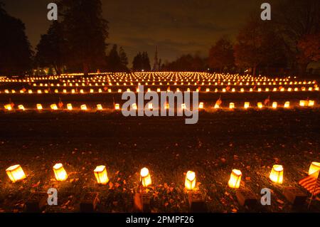 Lanterne illuminate in occasione della celebrazione dell'anniversario del discorso di Lincoln a Gettysburg, 19 novembre 1863 Foto Stock