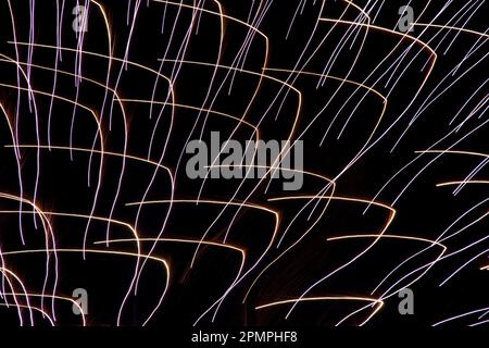 Lunga esposizione di fuochi d'artificio il 4 luglio; Stanley, Idaho, Stati Uniti d'America Foto Stock