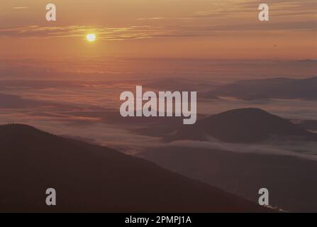 Vista all'alba delle Adirondacks dalla cima di White Face Mountain, New York, Stati Uniti d'America Foto Stock