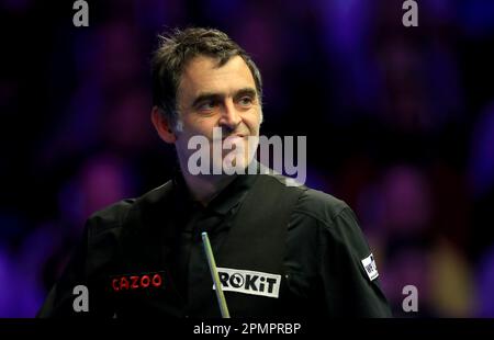 Foto del file datata 12-01-2023 di Ronnie o'Sullivan che è determinato a tenere polemiche a lunghezza di braccio come si brace per il suo record 31st apparizione consecutiva Crucible quando i Campionati del mondo Snooker entrare in corso a Sheffield il Sabato. Data di emissione: Venerdì 14 aprile 2023. Foto Stock