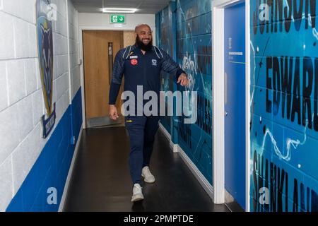 Sam Kasiano #14 di Warrington Wolves arriva davanti alla partita Betfred Super League Round 9 Warrington Wolves vs Wigan Warriors allo stadio Halliwell Jones di Warrington, Regno Unito, 14th aprile 2023 (Foto di Craig Thomas/News Images) in, il 4/14/2023. (Foto di Craig Thomas/News Images/Sipa USA) Credit: Sipa USA/Alamy Live News Foto Stock