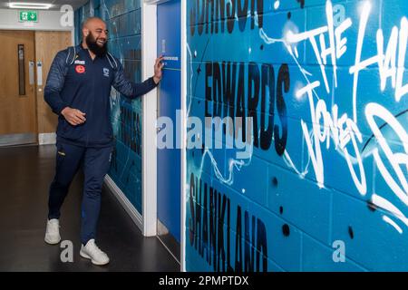 Sam Kasiano #14 di Warrington Wolves arriva davanti alla partita Betfred Super League Round 9 Warrington Wolves vs Wigan Warriors allo stadio Halliwell Jones di Warrington, Regno Unito, 14th aprile 2023 (Foto di Craig Thomas/News Images) in, il 4/14/2023. (Foto di Craig Thomas/News Images/Sipa USA) Credit: Sipa USA/Alamy Live News Foto Stock