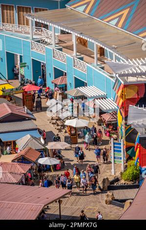 Roatan, Honduras - 30 marzo 2023: Servizi del porto delle navi da crociera a Roatan, Honduras. Foto Stock