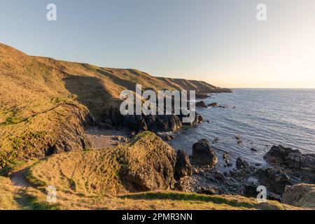 Scogliere costiere a Porthor (Whistling Sands), Llyn Peninula, Galles Foto Stock