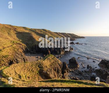 Scogliere costiere a Porthor (Whistling Sands), Llyn Peninula, Galles Foto Stock