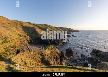 Scogliere costiere a Porthor (Whistling Sands), Llyn Peninula, Galles Foto Stock