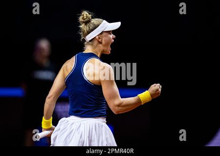 Stoccarda, Germania. 14th Apr, 2023. Tennis, Donne: Billie Jean King Cup - turno di qualificazione, Germania - Brasile, Porsche Arena. Laura Pigossi dal Brasile reagisce durante la partita. Credit: Tom Weller/dpa/Alamy Live News Foto Stock