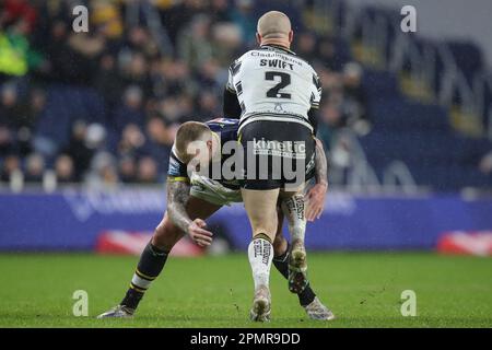 Leeds, Regno Unito. 14th Apr, 2023. Blake Austin #6 di Leeds Rhinos affronta Adam Swift #2 di Hull FC durante il Betfred Super League Round 9 partita Leeds Rhinos vs Hull FC allo Headingley Stadium, Leeds, Regno Unito, 14th aprile 2023 (Foto di James Heaton/News Images) a Leeds, Regno Unito il 4/14/2023. (Foto di James Heaton/News Images/Sipa USA) Credit: Sipa USA/Alamy Live News Foto Stock