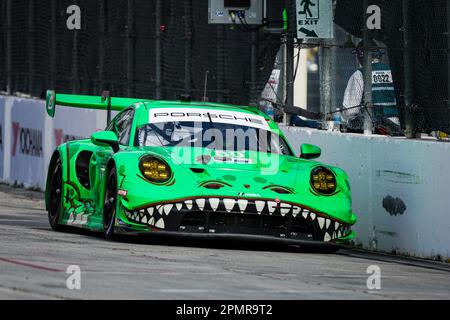 80 HYETT PJ (usa), PRIAULX Seb (gbr), JEANNETTE Gunnar (usa), AO Racing, Porsche 911 GT3 R, azione durante il Gran Premio Acura di Long Beach 2023, 3rd° round del 2023° Campionato sportivo IMSA, dal 14 al 16 aprile 2023 sulle strade di Long Beach, a Long Beach, California, Stati Uniti d'America - Foto: Florent Gooden/DPPI/LiveMedia Foto Stock