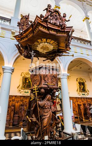 Il pulpito. L’allegoria della Chiesa che trionfa sull’eresia. St La chiesa di Charles Borromeo è una chiesa situata nel centro di Anversa, in prossimità dell'Hendrik Foto Stock