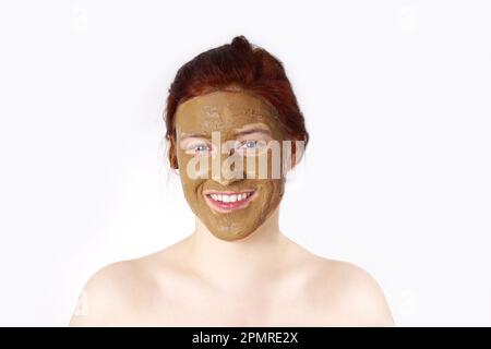 La guarigione di argilla o fango maschera viso trattamento di bellezza Foto Stock