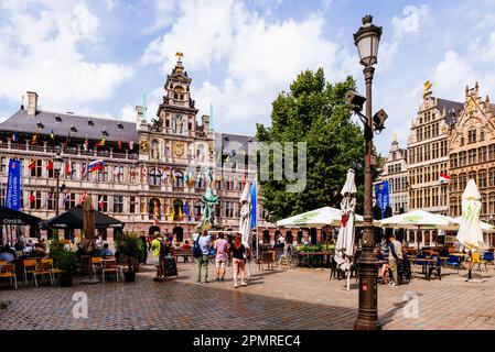 Il Grote Markt è la piazza centrale di Anversa, Belgio, situata nel quartiere storico della città. Anversa, Regione fiamminga, Belgio, Europa Foto Stock