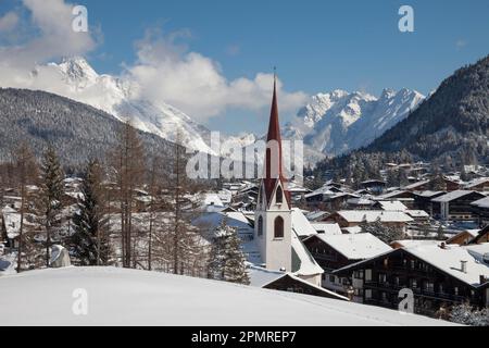 Vista sul paese, Seefeld, Tirolo, Austria Foto Stock