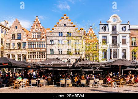 Piazza Korenmarkt, una delle piazze più belle e importanti di questa città. Korenmarkt è il "mercato del grano". Questo nome è dovuto al fatto che Foto Stock