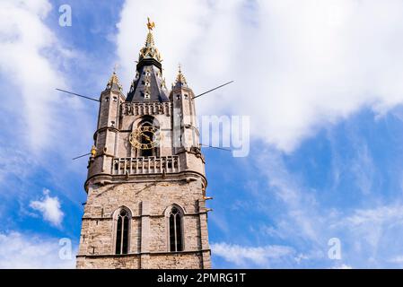 Particolare del top.The Belfry di Gand è una delle tre torri medievali che si affacciano sul centro storico di Gand. La sua altezza di 91 metri lo rende il Foto Stock