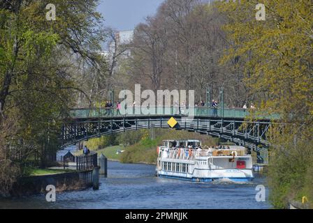 Landwehr Canal, Lichtenstein Bridge, Tiergarten, Berlino, Germania Foto Stock