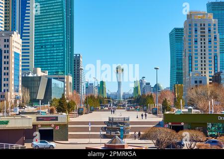 Astana (Nur-Sultan), Kazakistan - 2 aprile 2023: Viale Nurjol ad Astana Foto Stock