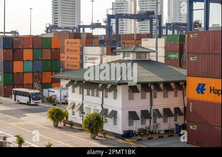 Cartagena, Columbia - 31 marzo 2023: Spedizioni e impianti portuali a Caragena, Columbia. Foto Stock