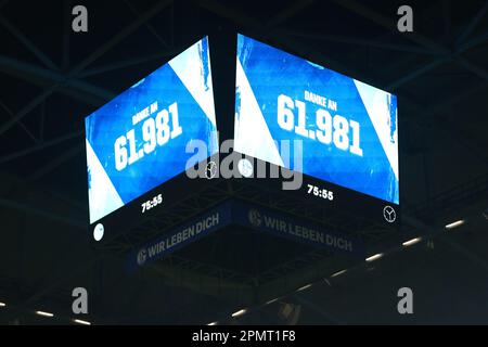 Zuschauerzahl, anzeige, GER, FC Schalke 04 contro Hertha BSC, Fussball, 1. Bundesliga, 28. SPIELTAG, SPIELZEIT 2022/2023, 14.04.2023 LE NORMATIVE DFL VIETANO QUALSIASI USO DI FOTOGRAFIE COME SEQUENZE DI IMMAGINI E/O QUASI-VIDEO. Credit: Notizie dal vivo su ANT Palmer/Alamy Foto Stock