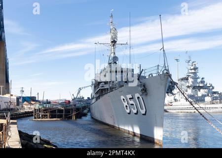 USS Joseph P. Kennedy Jr. Al museo marittimo di Battleship Cove e monumento commemorativo di guerra Foto Stock