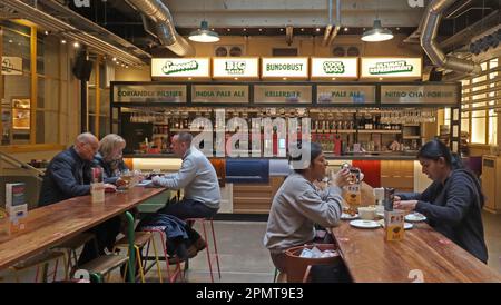 Interno del ristorante Bundobust, birreria presso St James Building, 61-69 Oxford Street, Manchester, Inghilterra, Regno Unito, M1 6EQ Foto Stock