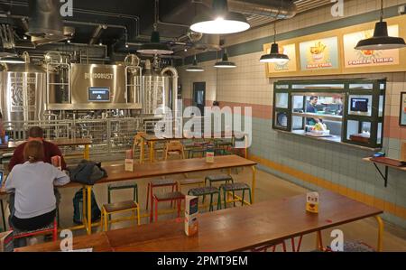 Interno del ristorante Bundobust, birreria presso St James Building, 61-69 Oxford Street, Manchester, Inghilterra, Regno Unito, M1 6EQ Foto Stock