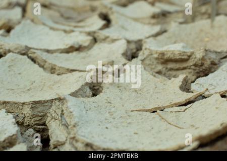 Immagine infrarossa della superficie terrestre incrinatura del suolo a causa della siccità. Foto Stock