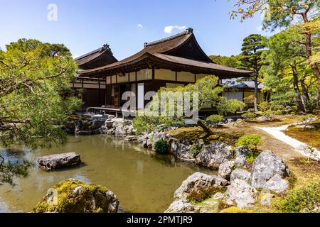 Tempio Jisho Ji di Kyoto e giardino buddista zen lago, Kyoto, Giappone, Asia Aprile 2023 Foto Stock