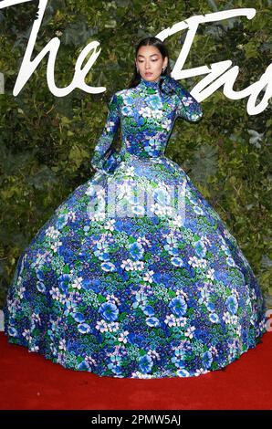 Londra, Regno Unito. 29th Nov 2021. RINA Sawayama partecipa ai Fashion Awards 2021 alla Royal Albert Hall di Londra, Inghilterra. (Credit Image: © Fred Duval/SOPA Images via ZUMA Press Wire) SOLO PER USO EDITORIALE! Non per USO commerciale! Foto Stock